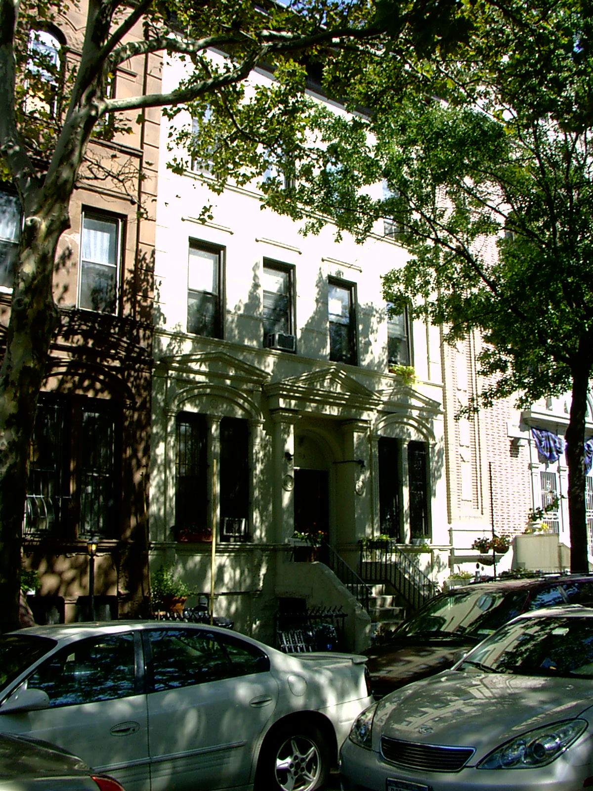 763 Putnam Ave